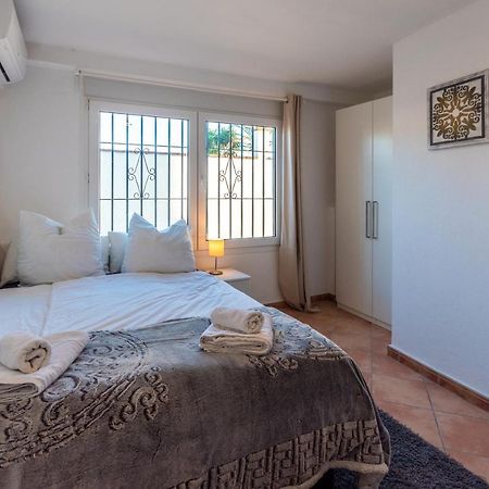 In The Second Line, Modern Beachfront Holiday Home In Costabella, Marbella Exterior foto