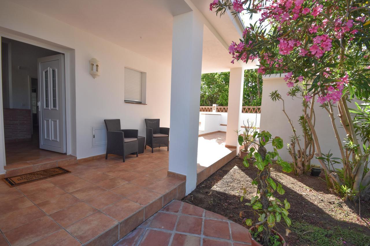 In The Second Line, Modern Beachfront Holiday Home In Costabella, Marbella Exterior foto