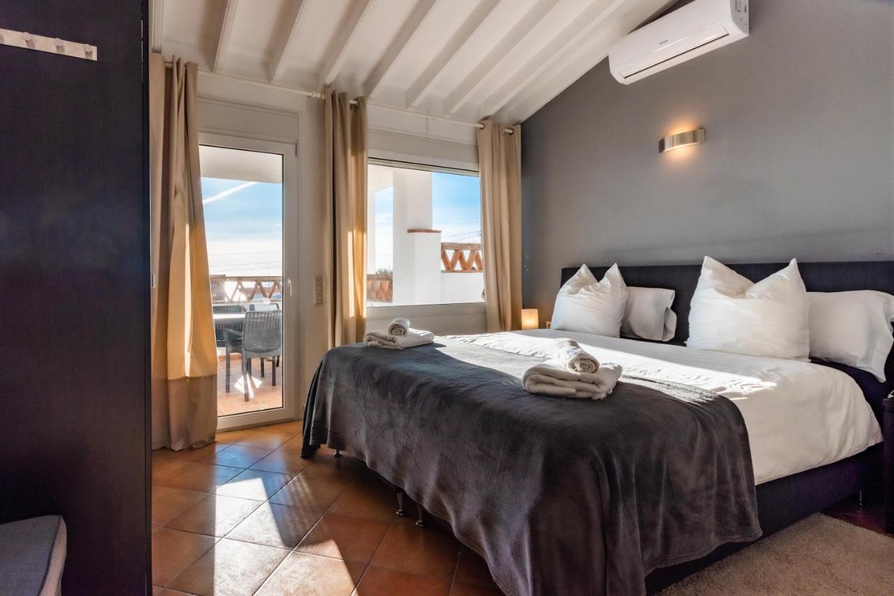 In The Second Line, Modern Beachfront Holiday Home In Costabella, Marbella Exterior foto