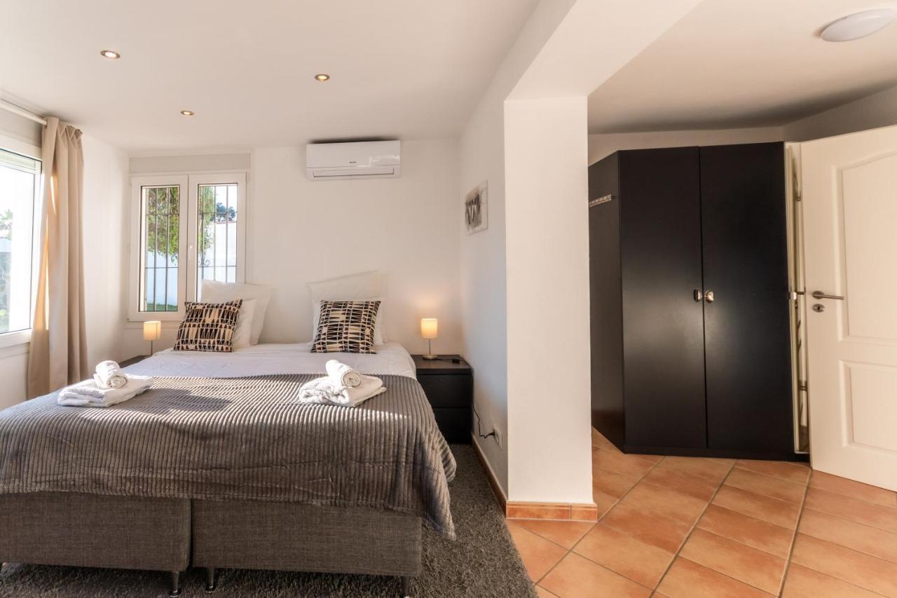 In The Second Line, Modern Beachfront Holiday Home In Costabella, Marbella Exterior foto